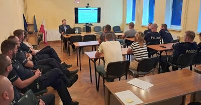 Szkolenie radziejowskich policjantów dotyczące nielegalnego pobytu osób na terenie RP