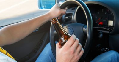 Kierował po alkoholu i wjechał do rowu