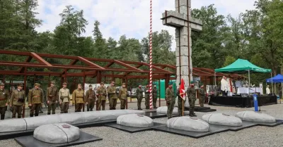 W Starym Grodkowie upamiętniono zamordowanych żołnierzy NSZ