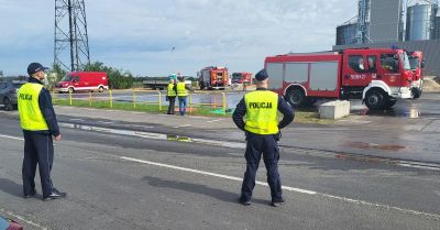 Wybuch i pożar w Osięcinach-Krzyżówkach. 48-latek trafił do szpitala